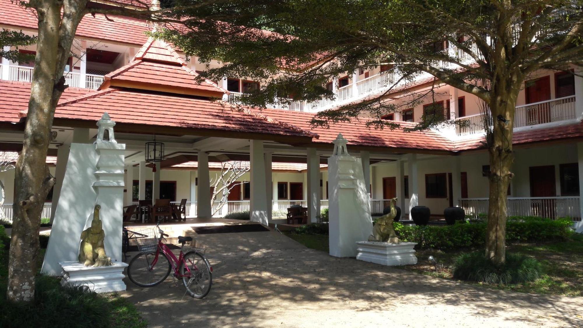 Suan Bua Hotel&Resort Ban Pong  Exterior foto